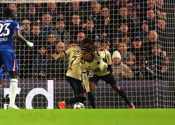 25th November 2025; Stamford Bridge, Chelsea, London, England: UEFA Champions League Football, Chelsea versus Barcelona; Ferran Torres and Jules Kounde of Barcelona collide into each other to score an own goal in 27th minute to make it 1-0  JohnxPatrickxFletcher