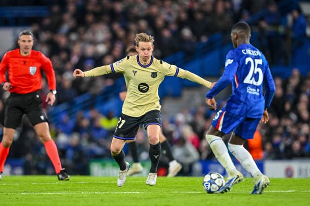 Frenkie de Jong FC Barcelona and Moises Caicedo Chelsea FC battle for the ball during the UEFA Champions League 2025 26 League Phase MD5 match between Chelsea FC and FC Barcelona at Stamford Bridge on November 25, 2025 in London, United Kingdom Photo by Harry Langer DeFodi Images