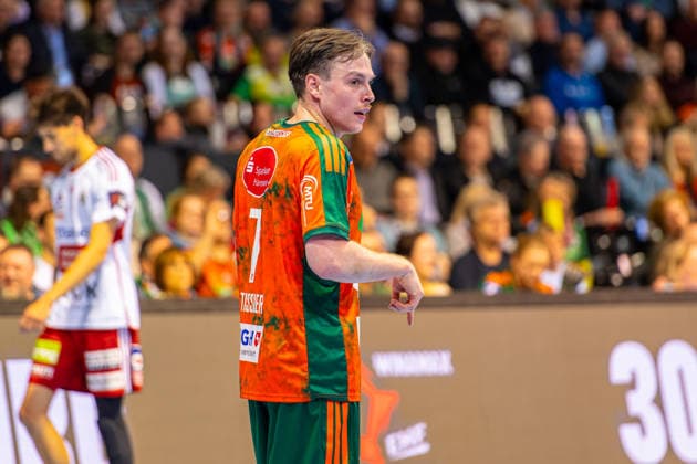 Leif Tissier TSV Hannover Burgdorf, Nr 7 L R , TSV Hannover Burgdorf orange against Fredericia Handboldklub white 5 Matchday of Group Matches EHF European League 2025 2026 25 11 2025, Swiss Life Hall Hannover, GER , Copyright: xJanxGuentherx xTSVxHannover-Burgdorfx