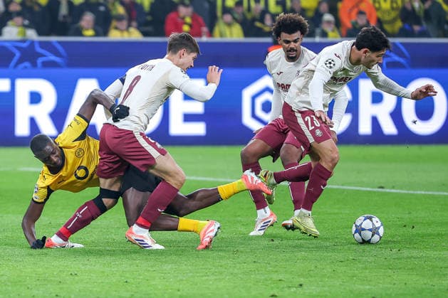 25 11 2025, Football, UEFA Champions League, Borussia Dortmund FC Villarreal, BVB Stadion, Matchday 5, Season 2025 2026 Serhou Guirassy BVB 09 in a duel against Juan Foyth FC Villarreal 08 Sergi Cardona FC Villarreal 23 Renato Veiga FC Villarreal 12 in the penalty area Regulations prohibit any use of photographs as image sequences and or quasi video Nordrhein Westfalen Germany
