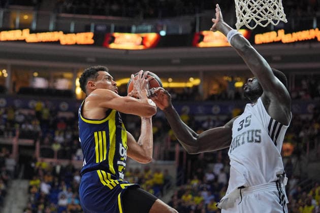 Fenerbahce Beko v Virtus Bologna - EuroLeague ISTANBUL, TURKIYE - NOVEMBER 25: Mouhamet Diouf (R) of Virtus Bologna in action during the EuroLeague week 13 match between Fenerbahce Beko and Virtus Bologna at Ulker Sports and Event Hall in Istanbul, Turkiye on November 25, 2025. Adem Kutucu Anadolu Istanbul Turkey. Editorial use only. Please get in touch for any other usage.  Copyright: x2025xAnadoluxAdemxKutucux