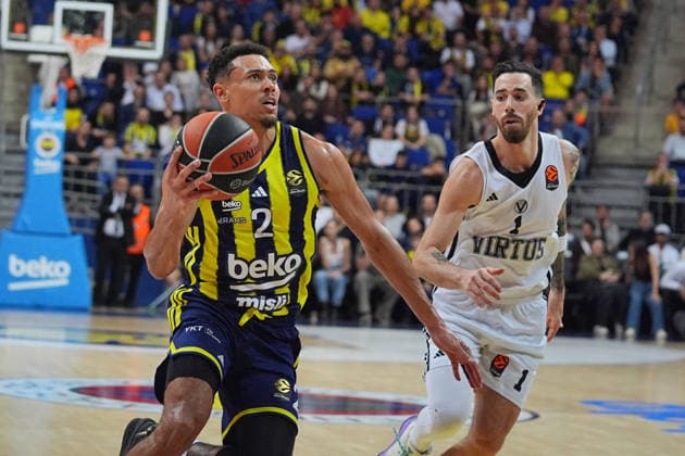 Fenerbahce Beko v Virtus Bologna - EuroLeague ISTANBUL, TURKIYE - NOVEMBER 25: Wade Baldwin IV (2) of Fenerbahce Beko and Luca Vildoza (1) of Virtus Bologna in action during the EuroLeague week 13 match between Fenerbahce Beko and Virtus Bologna at Ulker Sports and Event Hall in Istanbul, Turkiye on November 25, 2025. Adem Kutucu Anadolu Istanbul Turkey. Editorial use only. Please get in touch for any other usage.  Copyright: x2025xAnadoluxAdemxKutucux