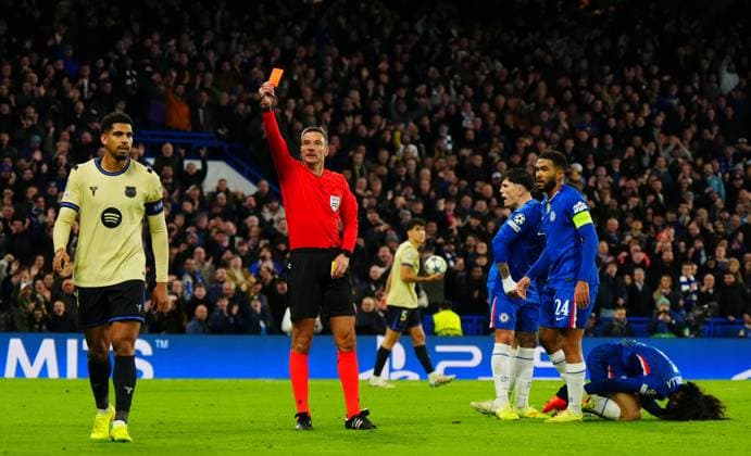 Football, FC Barcelona, Ronald Araujo suffers from psychological problems after being sent off - Archive