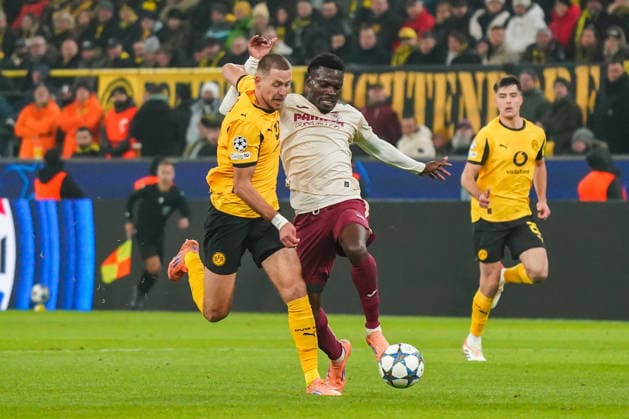 2025-11-25 Borussia Dortmund v Villarreal CF - UEFA Champions League 2025 26 League Phase MD5 DORTMUND, GERMANY - NOVEMBER 25: Waldemar Anton of Borussia Dortmund battles for possession with Tani Oluwaseyi of Villarreal CF during the UEFA Champions League 2025 26 League Phase MD5 match between Borussia Dortmund and Villarreal CF at BVB Stadion Dortmund on November 25, 2025 in Dortmund, Germany. (Photo by Gabriel Calvino Alonso BSR Agency) Dortmund Germany Content not available for redistribution in The Netherlands directly or indirectly through any third parties. Copyright: xBSRxAgencyx