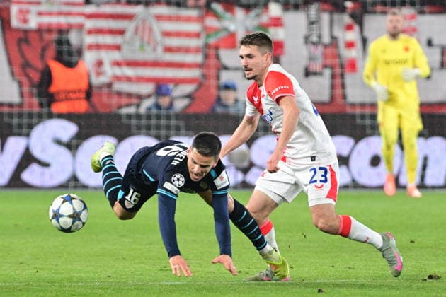 From left Inigo Ruiz de Galarreta of Bilbao and Michal Sadilek of Slavia in action during the Football Champions League, 5th round match: Slavia Prague vs Athletic Bilbao in Prague, Czech Republic, November 25, 2025. (CTKxPhoto RomanxVondrous) CTKPhotoP2025112507765  CTKPhotoP2025112507765