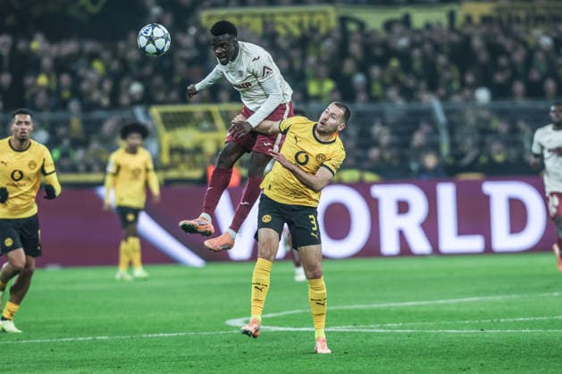 Sport, Football, UEFA Champions League Season 2025 2026 League Phase 5 Matchday Borussia Dortmund FC Villarreal 25 11 2025, SIGNAL IDUNA PARK Tani Oluwaseyi FC Villarreal, 21 Waldemar Anton Borussia Dortmund, 3 duel Dortmund SIGNAL IDUNA PARK North Rhine-Westphalia Germany
