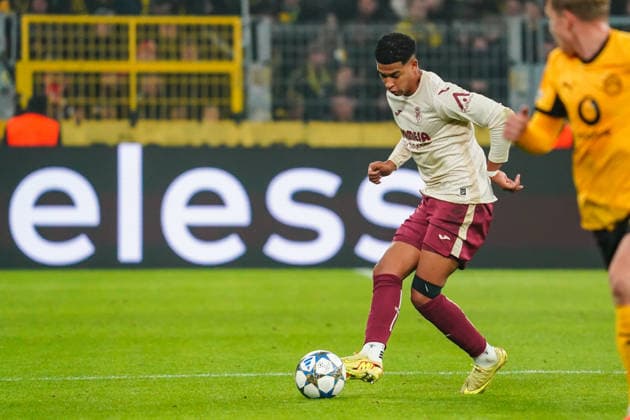 2025-11-25 Borussia Dortmund v Villarreal CF - UEFA Champions League 2025 26 League Phase MD5 DORTMUND, GERMANY - NOVEMBER 25: Santiago Mourino of Villarreal CF passes the ball during the UEFA Champions League 2025 26 League Phase MD5 match between Borussia Dortmund and Villarreal CF at BVB Stadion Dortmund on November 25, 2025 in Dortmund, Germany. (Photo by Gabriel Calvino Alonso BSR Agency) Dortmund Germany Content not available for redistribution in The Netherlands directly or indirectly through any third parties. Copyright: xBSRxAgencyx