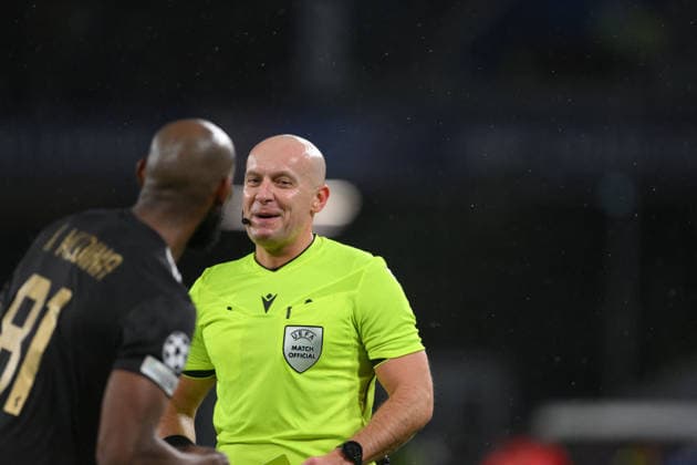 CALCIO - UEFA Champions League - SSC Napoli vs Qarabag FK Kevin Medina of Qarabag and referee Szymon Marciniak during the match Uefa Champions League Championship between S.S.C. Napoli and Qarabag at the Maradona Stadium on Nov 25, 2025 in Naples, Italy. during SSC Napoli vs Qarabag FK, UEFA Champions League football match in Naples, Italy, November 25 2025 Naples Italy  Copyright: xIPAxSport ABACAx
