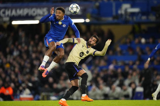 Chelsea v FC Barcelona, Barca - UEFA Champions League LONDON, ENGLAND - NOVEMBER 25: Ferran Torres left winger of Barcelona and Spain and Wesley Fofana centre-back of Chelsea and France compete for the ball during the UEFA Champions League 2025 26 League match between Chelsea FC and FC Barcelona at Stamford Bridge on November 25, 2025 in London, England. Jose Hernandez Anadolu London United Kingdom. Editorial use only. Please get in touch for any other usage.  Copyright: x2025xAnadoluxJosexHernandezx