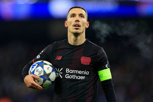 Manchester City v Bayer Leverkusen Champions League 25 11 2025. Alex Grimaldo (20) of Bayer Leverkusen during the Champions League match between Manchester City and Bayer Leverkusen at the Etihad Stadium, Manchester, England on 25 November 2025. Manchester Etihad Stadium Manchester England Editorial use only , Copyright: xConorxMolloyx PSI-23265-0042
