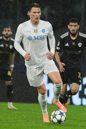Scott McTominay of SSC Napoli in action during the Uefa Champions League match between SSC Napoli vs Qarabag at Diego Armndo Maradona Stadium  Copyright: xAgostinoxGemito IPAxSportx xipa-agency.netx xx IPA_68378136 IPA_Agency_IPA68378136