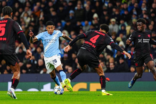 Savinho Manchester City, 26 , Jarell Quansah Bayer 04 Leverkusen, 04 ENG, Manchester City vs Bayer 04 Leverkusen, Football, UEFA Champions League, Matchday 5, Season 2025 2026, 25 11 2025 ENG, Manchester City vs Bayer 04 Leverkusen, Football, UEFA Champions League, Matchday 5, Season 2025 2026, 25 11 2025 Manchester Copyright: xEibner-Pressefoto MarcelxvonxFehrnx EP_MFN