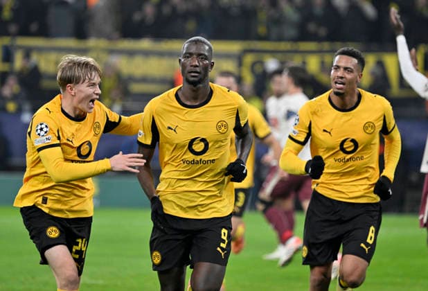 Signal Iduna Park Dortmund, 25 11 2025 Football Champions League Season 2025 26 5 Matchday, Borussia Dortmund BVB, yellow vs FC Villareal VIL Serhou Guirassy BVB cheers with Daniel Svensson BVB, left and Felix Nmecha BVB UEFA REGULATIONS PROHIBIT ANY USE OF PHOTOGRAPHS AS IMAGE SEQUENCES AND OR QUASI VIDEO