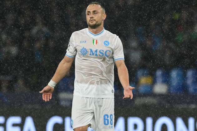 Stanislav Lobotka of SSC Napoli gestures during the Uefa Champions League match between SSC Napoli vs Qarabag at Diego Armndo Maradona Stadium  Copyright: xAgostinoxGemito IPAxSportx xipa-agency.netx xx IPA_68378275 IPA_Agency_IPA68378275