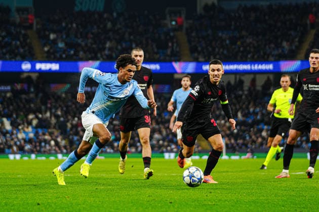 Oscar Bobb Manchester City, 52 , Alejandro Grimaldo Bayer 04 Leverkusen, 20 ENG, Manchester City vs Bayer 04 Leverkusen, Football, UEFA Champions League, Matchday 5, Season 2025 2026, 25 11 2025 ENG, Manchester City vs Bayer 04 Leverkusen, Football, UEFA Champions League, Matchday 5, Season 2025 2026, 25 11 2025 Manchester Copyright: xEibner-Pressefoto MarcelxvonxFehrnx EP_MFN