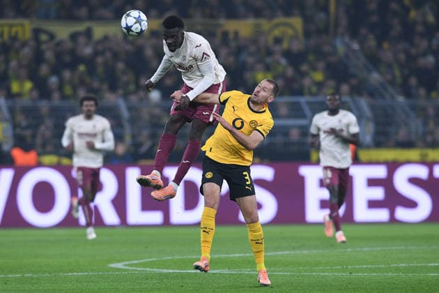Soccer UEFA Champions League matchday 5 Borussia Dortmund FC Villarreal on 25 11 2025 at Signal Iduna Park in Dortmund Tani Oluwaseyi Villarreal , left Waldemar Anton Dortmund , right xRx