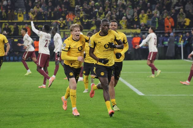 25 11 2025, xgrfx, Football UEFA Champions League, Borussia Dortmund Villareal CF v l Tor, Serhou Guirassy Borussia Dortmund DFL DFB REGULATIONS PROHIBIT ANY USE OF PHOTOGRAPHS as IMAGE SEQUENCES and or QUASI VIDEO Dortmund