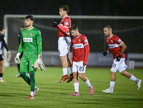 Soccer Regionalliga 2025 2026 25 11 2025 TSG Balingen SG Sonnenhof Grossaspach Enttaeuschung Balingen Goalkeeper Elvin Kovac, Tim Hannak, Ole Deininger and Ivo Colic from left to right