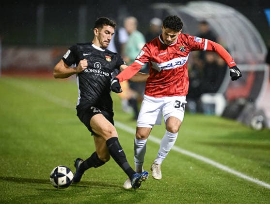 Soccer Regionalliga 2025 2026 25 11 2025 TSG Balingen SG Sonnenhof Grossaspach Arbnor Nuraj left, SG Sonnenhof Grossaspach against Halim Eroglu right, TSG Balingen