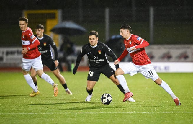 Football Regionalliga 2025 2026 25 11 2025 TSG Balingen SG Sonnenhof Grossaspach Pedro Morais re, TSG Balingen