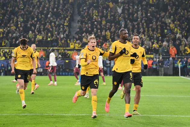 Cheer 1 0, v re , Felix Nmecha Borussia Dortmund , Serhou Guirassy Borussia Dortmund , Daniel Svensson Borussia Dortmund , Aaron Anselmino Borussia Dortmund , Aaron Anselmino 25 11 2025, Football, UEFA Champions League 2025 2026, Matchday 5, Borussia Dortmund FC Villarreal UEFA regulations prohibit any use of photographs as image sequences and or quasi video Dortmund Signal Iduna Park Nordrhein Westfalen Germany Team2