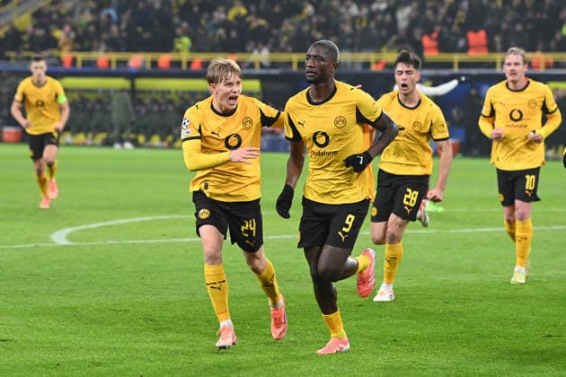 Serhou GUIRASSY DO cheers after his goal zm 1 0 with Daniel SVENSSON DO , Jubel, jubeln, Freude, cheers, Fußball UEFA Champions League Gruppenphase 5 Spieltag, matchday5, Borussia Dortmund DO FC Villarreal am 25 11 2025 in Dortmund Deutschland UEFA regulations prohibit any use of photographs as image sequences and or quasi video Â
