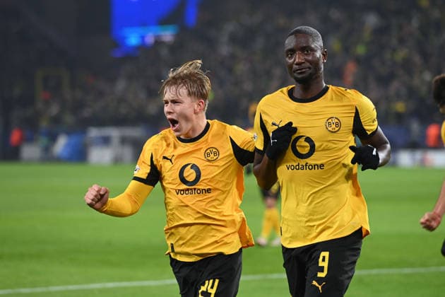 Serhou GUIRASSY DO cheers after his goal zm 1 0 with Daniel SVENSSON DO , Jubel, jubeln, Freude, cheers, Fußball UEFA Champions League Gruppenphase 5 Spieltag, matchday5, Borussia Dortmund DO FC Villarreal am 25 11 2025 in Dortmund Deutschland UEFA regulations prohibit any use of photographs as image sequences and or quasi video Â