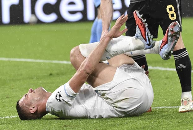 Napoli v Qarabag - UEFA Champions League NAPOLI, ITALY - NOVEMBER 25: Alessandro Buongiorno, of Napoli, reacts after getting hit during the League phase UEFA Champions League football match between Napoli and Qarabag at the Diego Armando Maradona stadium in Naples, Italy, on November 25, 2025. Isabella Bonotto Anadolu Napoli Italy. Editorial use only. Please get in touch for any other usage.  Copyright: x2025xAnadoluxIsabellaxBonottox