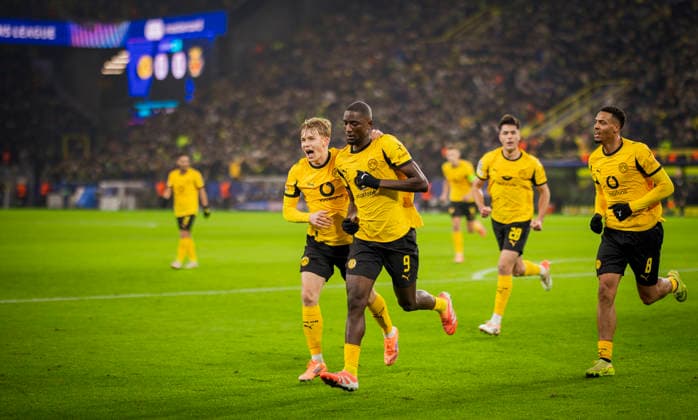 Dortmund, Germany 25th Nov 2025 Goal celebration Daniel Svensson BVB Serhou Guirassy BVB Borussia Dortmund FC Villarreal 25 11 2025