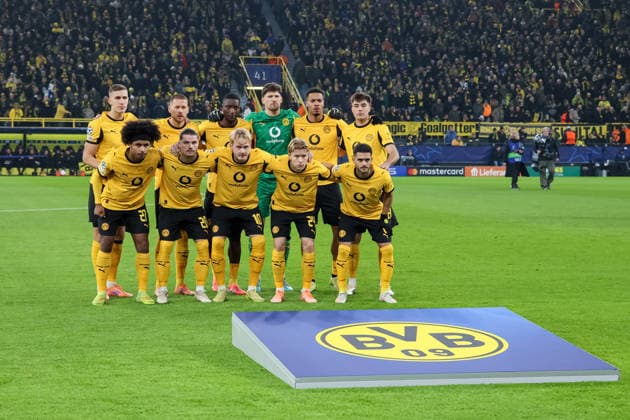 Borussia Dortmund pre-match line-up GER, Borussia Dortmund vs FC Villarreal, Football, Champions League, Matchday 5, Season 2025 2026, 25 11 2025 DFL REGULATES PROHIBIT ANY USE OF PHOTOGRAPHS AS IMAGE SEQUENCES AND OR QUASI VIDEO GER, Borussia Dortmund vs FC Villarreal, Football, Champions League, Matchday 5, Season 2025 2026, 25 11 2025 Dortmund Copyright: xEibner-Pressefoto FrankxZeisingx EP_FZG