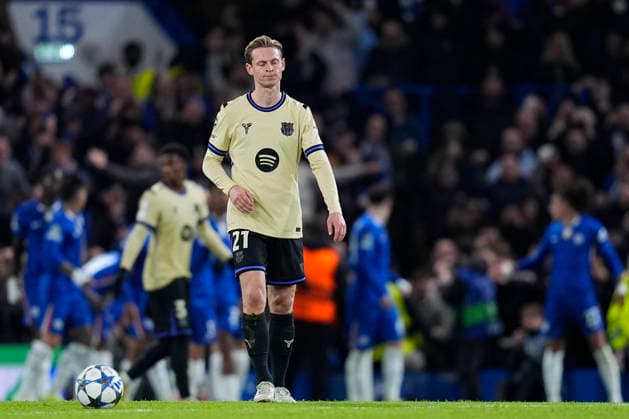 November 25, 2025, London, London, England: Frenkie de Jong of FC Barcelona, Barca laments an own goal scored by Jules Kounde during the UEFA Champions League 2025 26 League Phase MD5 match between Chelsea FC and FC Barcelona at Stamford Bridge on November 25, 2025, in London, England. London England - ZUMAa181 20251125_zaa_a181_140 Copyright: xDennisxAgyemanx