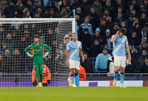Manchester, England, 25th November 2025. James Trafford of Manchester City dejected following the second Bayer goal during the Manchester City vs Bayer Leverkusen UEFA Champions League match at the Etihad Stadium, Manchester. Picture credit should read: Andrew Yates Sportimage EDITORIAL USE ONLY. No use with unauthorised audio, video, data, fixture lists, club league logos or live services. Online in-match use limited to 120 images, no video emulation. No use in betting, games or single club league player publications. SPI_057_AY_Man_City_Leverkusen SPI-4309-0077