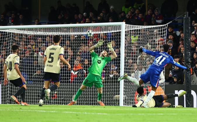 Estevao of Chelsea scores his sides second goal Chelsea v Barcelona, UEFA Champions League , Football, Stamford Bridge, London, UK - 25 Nov 2025London Stamford Bridge United Kingdom EDITORIAL USE ONLY No use with unauthorised audio, video, data, fixture lists, club league logos or live services. Online in-match use limited to 120 images, no video emulation. No use in betting, games or single club league player publications. Copyright: xShutterstockx 15918405ak