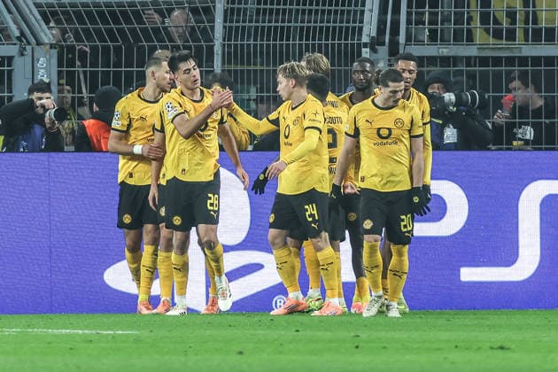 Sport, Football, UEFA Champions League Season 2025 2026 League Phase 5 Matchday Borussia Dortmund FC Villarreal 25 11 2025, SIGNAL IDUNA PARK Goal celebration d after the 1 0 goal by Serhou Guirassy Borussia Dortmund, 9 , the players are happy Dortmund SIGNAL IDUNA PARK North Rhine-Westphalia Germany