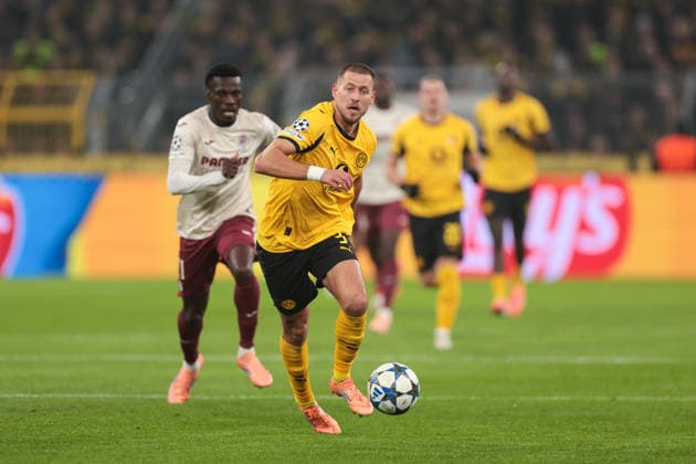 25 11 2025, Football, Season 2025 2026, UEFA Champions League, Matchday 5, Borussia Dortmund, FC Villareal, f l Tani Oluwaseyi FC Villareal , Waldemar Anton Borussia Dortmund , Dortmund Signal Iduna Park NRW Germany xRHR PHOTO DEx Copyright: DennisxEwert RHR-FOTOx RHR-FOTO DE