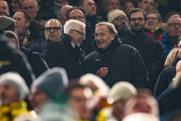 25 11 2025, Football, Season 2025 2026, UEFA Champions League, Matchday 5, Borussia Dortmund, FC Villareal, President Hans Joachim Watzke Borussia Dortmund is congratulated, Dortmund Signal Iduna Park NRW Germany xRHR PHOTO DEx Copyright: DennisxEwert RHR-FOTOx RHR-FOTO DE