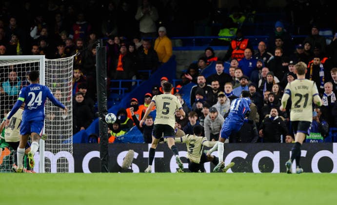 Champions League 2025 26 League Stage Chelsea v Barcelona Stamford Bridge 25.11.2025 Estevao Willian of Chelsea scores 2-0 Champions League 2025 26 League Stage Chelsea v Barcelona Stamford Bridge 25.11.2025 Photograph By Marc Aspland The Times  Copyright: xMarcxAsplandx NINTCHDBPICT001041054172