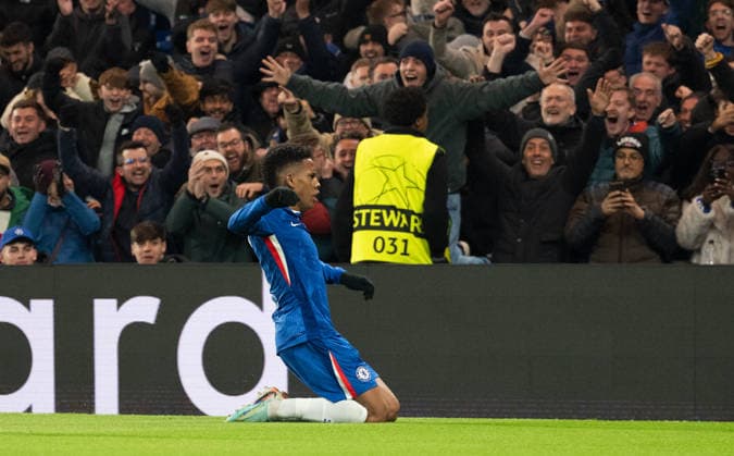 Chelsea v FC Barcelona, Barca UEFA Champions League EstÃªvao of Chelsea celebrates scoring his first goal and the team™s second against FC Barcelona during the UEFA Champions League match at Stamford Bridge, London UK Newspapers OUT Copyright: xGraemexWilcocksonx FIL-22549-0063