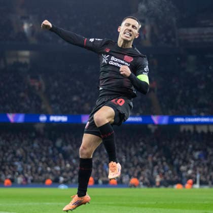 Manchester City v Bayer 04 Leverkusen - UEFA Champions League 2025 26 League Phase MD5 Alejandro Grimaldo 20 of Bayer 04 Leverkusen celebrates his goal during the UEFA Champions League Phase match 5 between Manchester City and Bayer Leverkusen at the Etihad Stadium in Manchester, on November 25, 2025. Manchester Manchester United, ManU Kingdom  Copyright: xMIxNewsx originalFilename:fletcher-manchest251125_nprFD.jpg