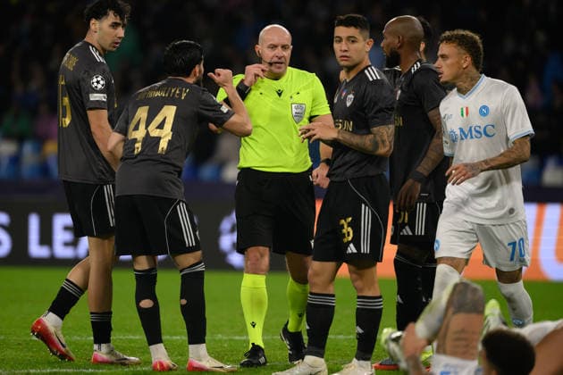 Referee Szymon Marciniak gives a penalty to Napoli during the UEFA Champions League 2025 2026 football match between SSC Napoli and Qarabag FK at Diego Armando Maradona stadium in Naples (Italy), November 25, 2025. AndreaxStaccioli