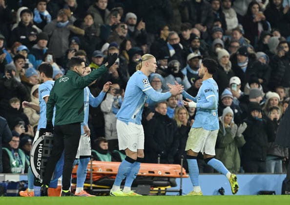 Manchester, England, 25th November 2025. Erling Haaland of Manchester City replaces Omar Marmoush of Manchester City during the Manchester City vs Bayer Leverkusen UEFA Champions League match at the Etihad Stadium, Manchester. Picture credit should read: Andrew Yates Sportimage EDITORIAL USE ONLY. No use with unauthorised audio, video, data, fixture lists, club league logos or live services. Online in-match use limited to 120 images, no video emulation. No use in betting, games or single club league player publications. SPI_030_CF_Man_City_Bayer SPI-4309-0091