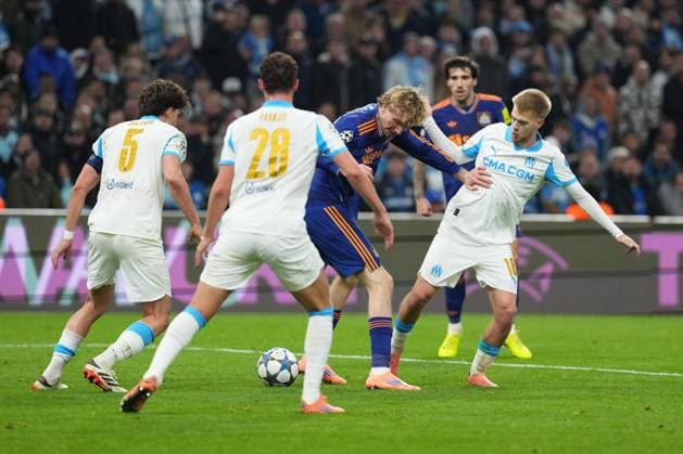 Nick Woltemade of Newcastle is crowded out Marseille v Newcastle United, UEFA Champions League, Group Stage, Football, Orange Velodrome, Marseille, France- 25 Nov 2025Marseille Orange Vélodrome France EDITORIAL USE ONLY No use with unauthorised audio, video, data, fixture lists, club league logos or live services. Online in-match use limited to 120 images, no video emulation. No use in betting, games or single club league player publications.  Copyright: xDavexWinter Shutterstockx 15918266cu