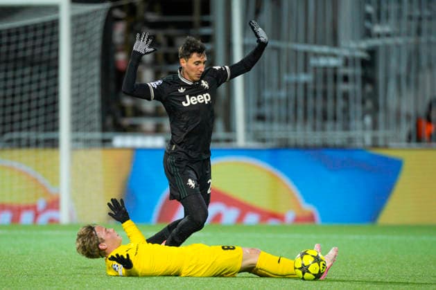 Champions League 2025 2026 Bodo Glimt Juventus Bodo 20251125 Bodo Glimts Sondre Auklend and Juventus Andrea Cambiaso in the Champions League football match between Bodo Glimt and Juventus at Aspmyra Stadium Photo Stian Lysberg Solum NTB Bodo Norway EDITORIAL USE ONLY RESTRICTED USE FOR BETTING COMPANIES  Copyright: xStianxLysbergxSolumx xNTBx
