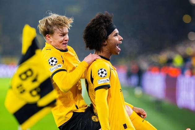 25 11 2025 Football, 2025 2026, Champions League, Matchday 5, Borussia Dortmund FC Villareal R Karim Adeyemi Dortmund celebrates after his goal for 3 0 with L Daniel Svensson Dortmund