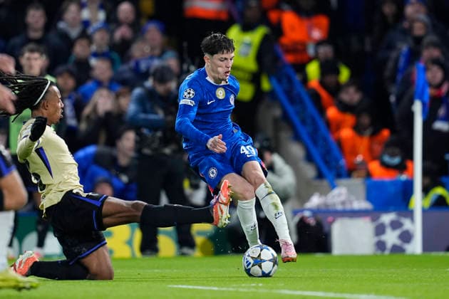 November 25, 2025, London, London, England: Alejandro Garnacho of Chelsea FC in action during the UEFA Champions League 2025 26 League Phase MD5 match between Chelsea FC and FC Barcelona, Barca at Stamford Bridge on November 25, 2025, in London, England. London England - ZUMAa181 20251125_zaa_a181_160 Copyright: xDennisxAgyemanx