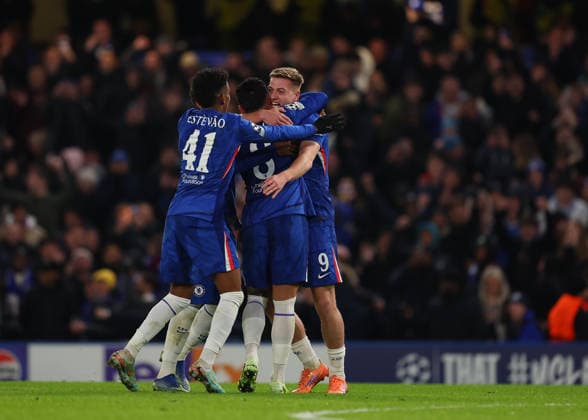 25th November 2025; Stamford Bridge, Chelsea, London, England: UEFA Champions League Football, Chelsea versus Barcelona; Liam Delap of Chelsea celebrates after scoring his sides 3rd goal in the 75th to make it 3-0 with Enzo Fernandez, Andrey Santos and Estevao of Chelsea  JohnxPatrickxFletcher
