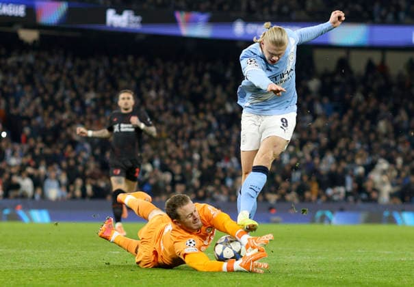 Manchester City v Bayer 04 Leverkusen - UEFA Champions League 2025 26 League Phase MD5 Mark Flekken, goalkeeper of Bayer 04 Leverkusen saves shot from Erling Haaland of Manchester City during the UEFA Champions League 2025 26 League Phase MD5 match between Manchester City and Bayer 04 Leverkusen at City of Manchester Stadium on November 25, 2025 in Manchester, England. Manchester City of Manchester Stadium England United Kingdom Copyright: xNealxSimpson Sportsphoto APLx 14142664