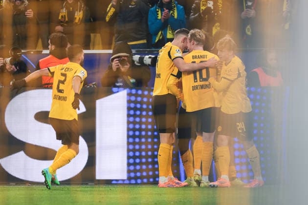 25 11 2025, Football, Season 2025 2026, UEFA Champions League, Matchday 5, Borussia Dortmund, FC Villareal, BVB players celebrate the 3-0 goal by Karim Adeyemi Borussia Dortmund , Dortmund Signal Iduna Park NRW Germany xRHR PHOTO DEx Copyright: DennisxEwert RHR-FOTOx RHR-FOTO DE