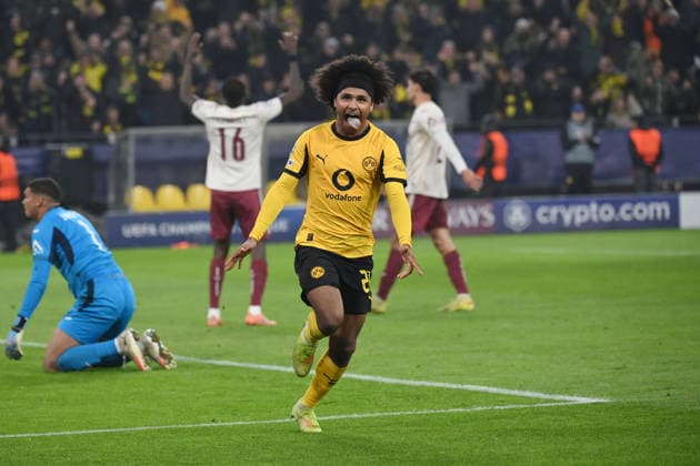 Cheer 3 0 Karim Adeyemi Borussia Dortmund 25 11 2025, Football, UEFA Champions League 2025 2026, Matchday 5, Borussia Dortmund FC Villarreal UEFA regulations prohibit any use of photographs as image sequences and or quasi video Dortmund Signal Iduna Park Nordrhein Westfalen Germany Team2