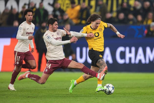 25 11 2025, Football, Season 2025 2026, UEFA Champions League, Matchday 5, Borussia Dortmund, FC Villareal, v l Santi Comesana FC Villareal , Fabio Silva Borussia Dortmund , Dortmund Signal Iduna Park NRW Germany xRHR PHOTO DEx Copyright: DennisxEwert RHR-FOTOx RHR-FOTO DE